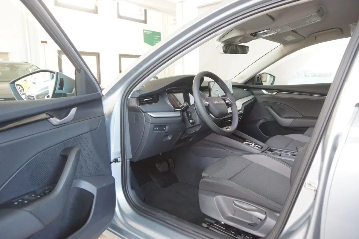 Skoda Octavia Station Wagon nuova a Torino (11)