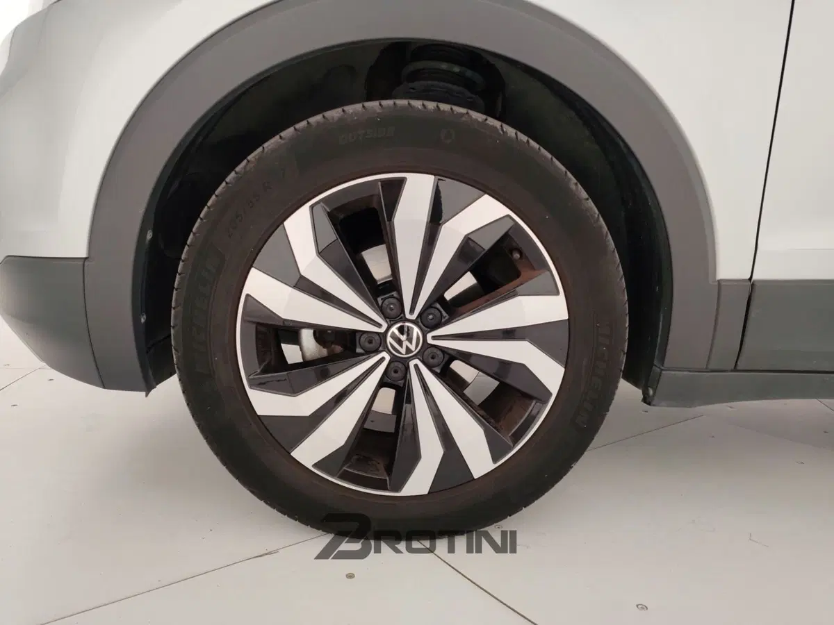 Volkswagen T-Cross usata a Massa-Carrara (6)