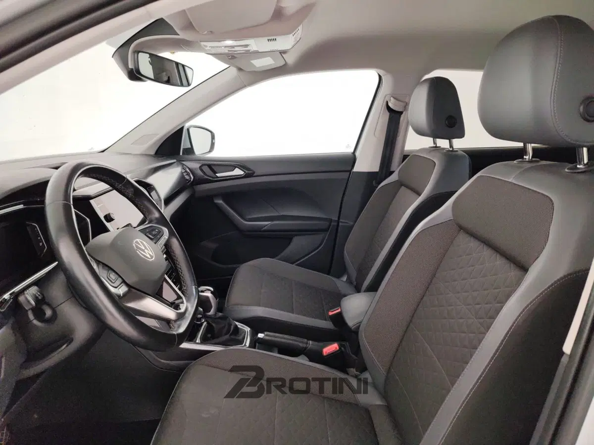 Volkswagen T-Cross usata a Massa-Carrara (7)