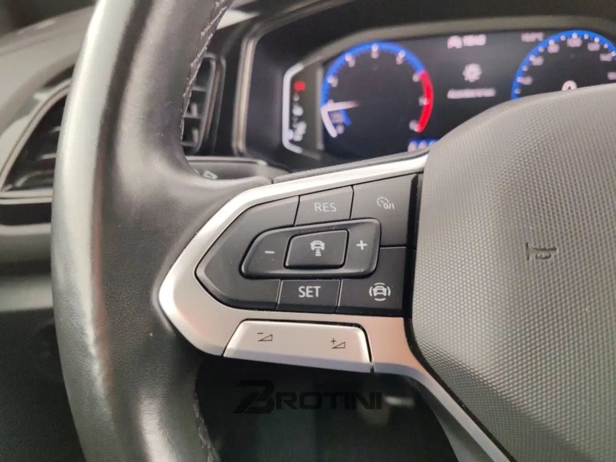 Volkswagen T-Roc usata a Massa-Carrara (13)