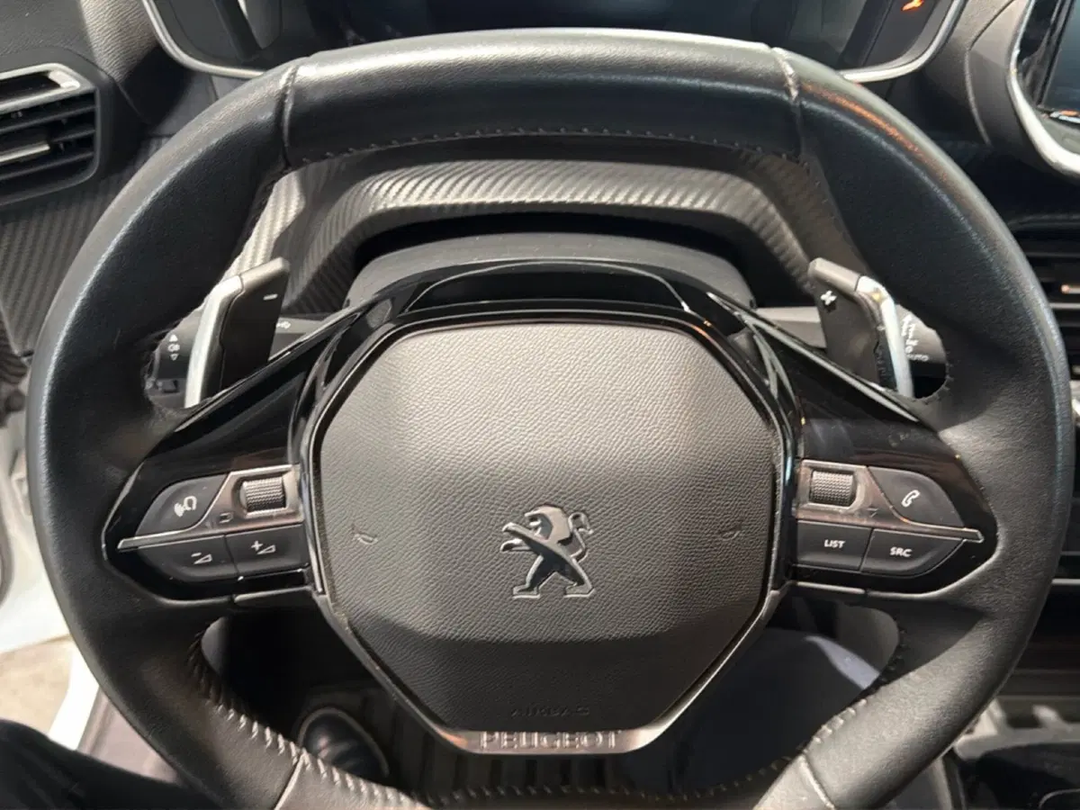Peugeot 208 usata a Taranto (10)
