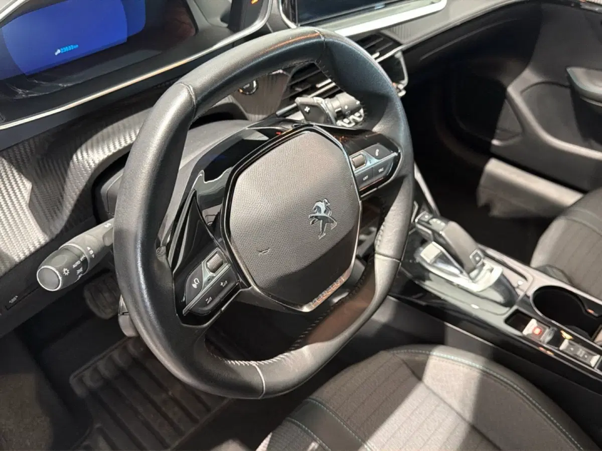 Peugeot 208 usata a Taranto (11)