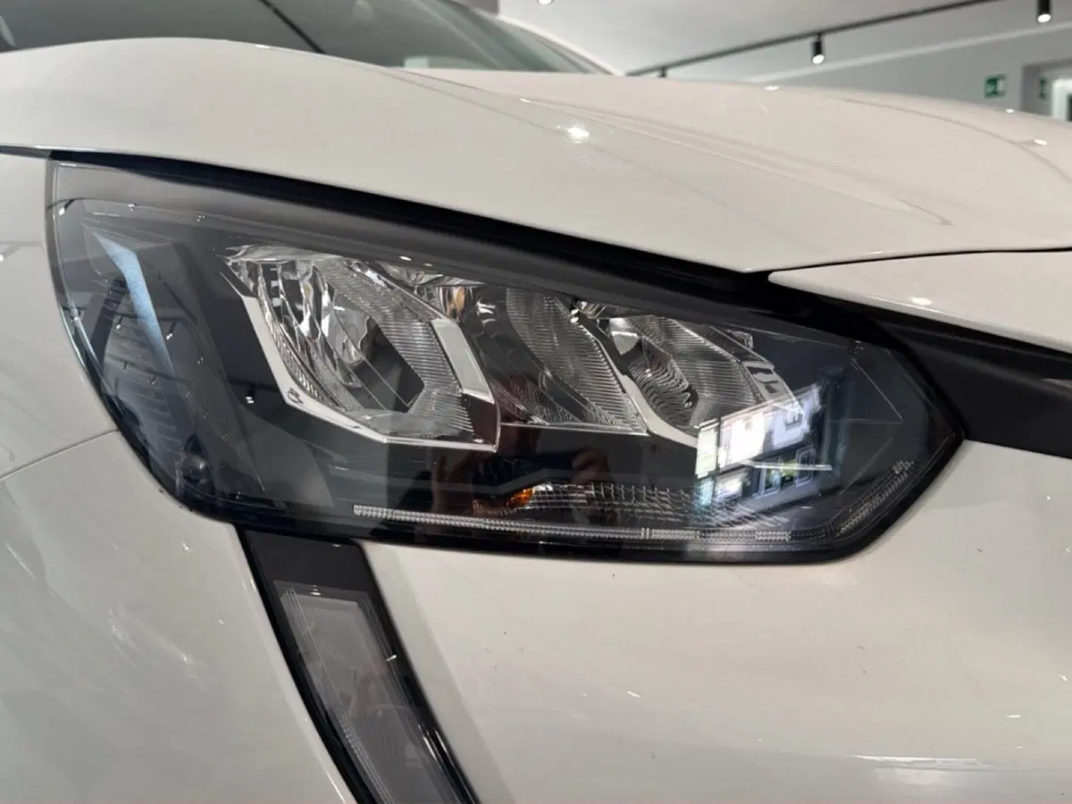 Peugeot 208 usata a Taranto (9)