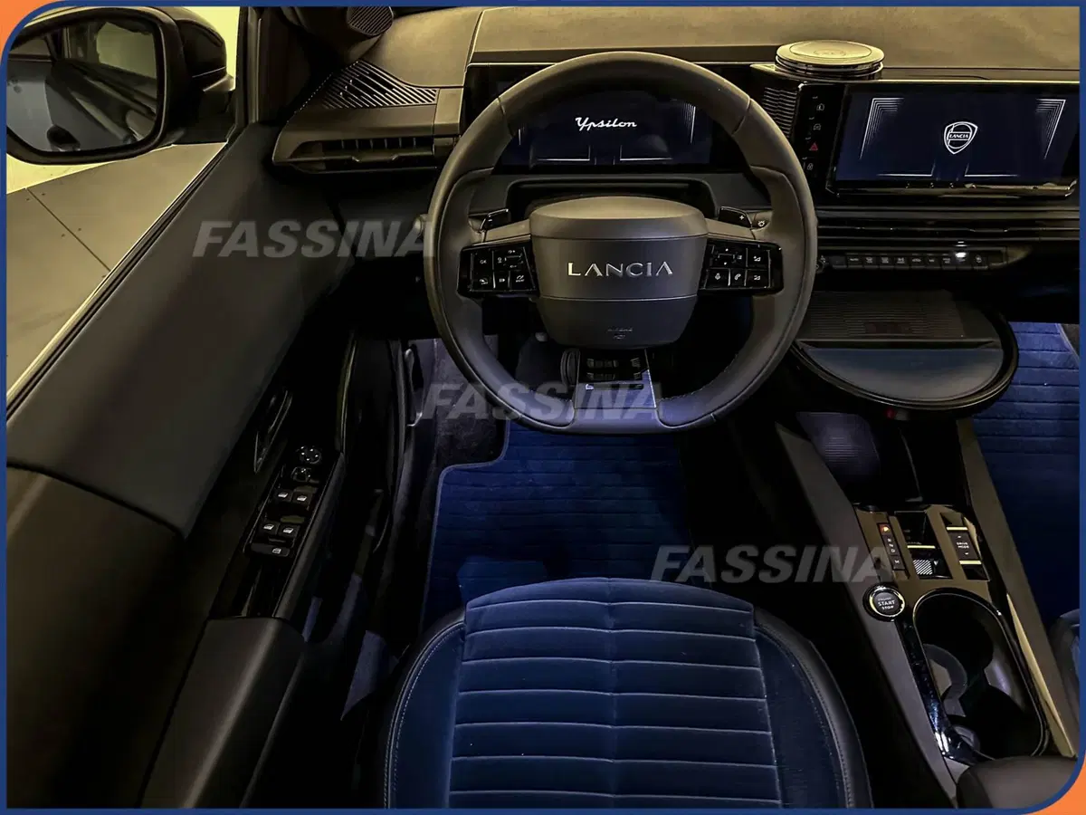 Lancia Ypsilon usata a Milano (11)
