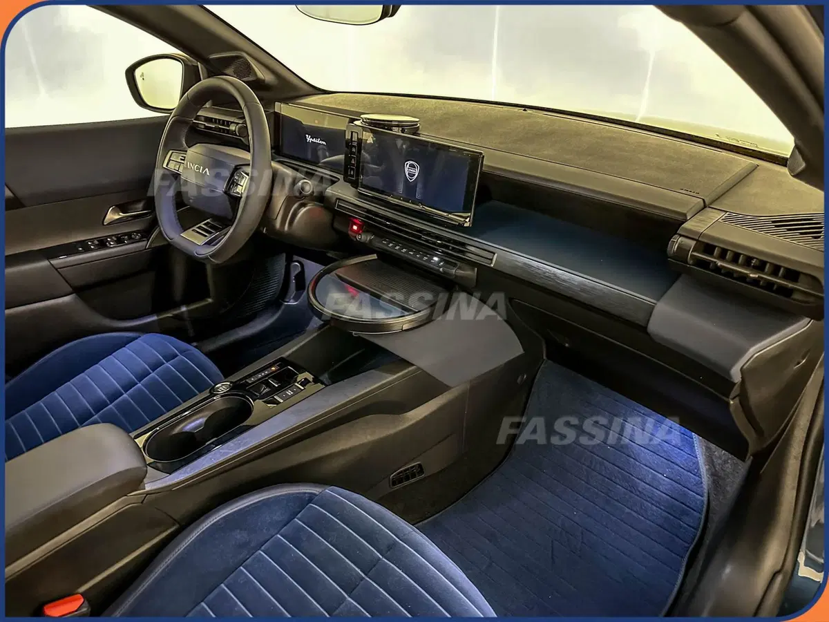 Lancia Ypsilon usata a Milano (13)