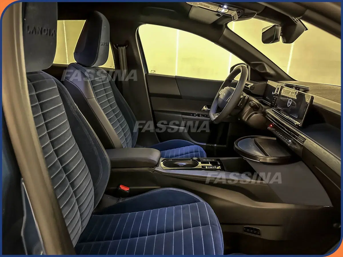 Lancia Ypsilon usata a Milano (14)
