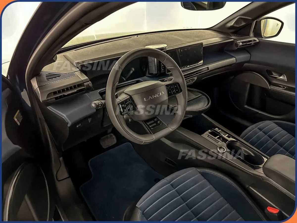 Lancia Ypsilon usata a Milano (9)