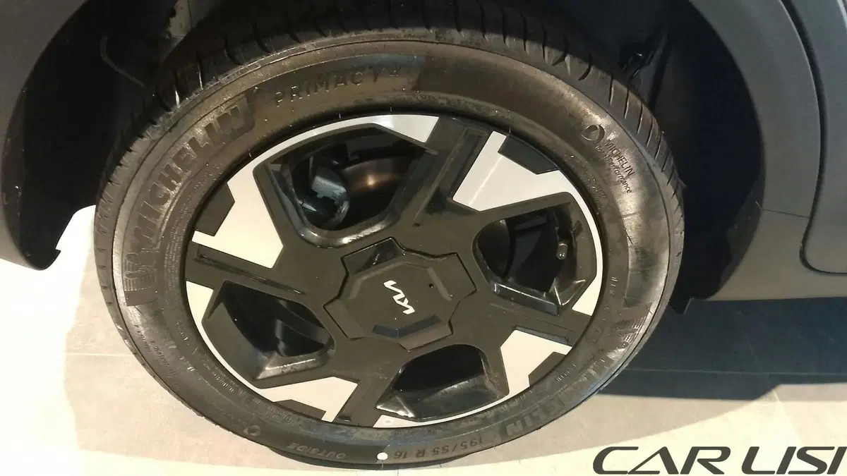 Kia Stonic nuova a Foggia (5)