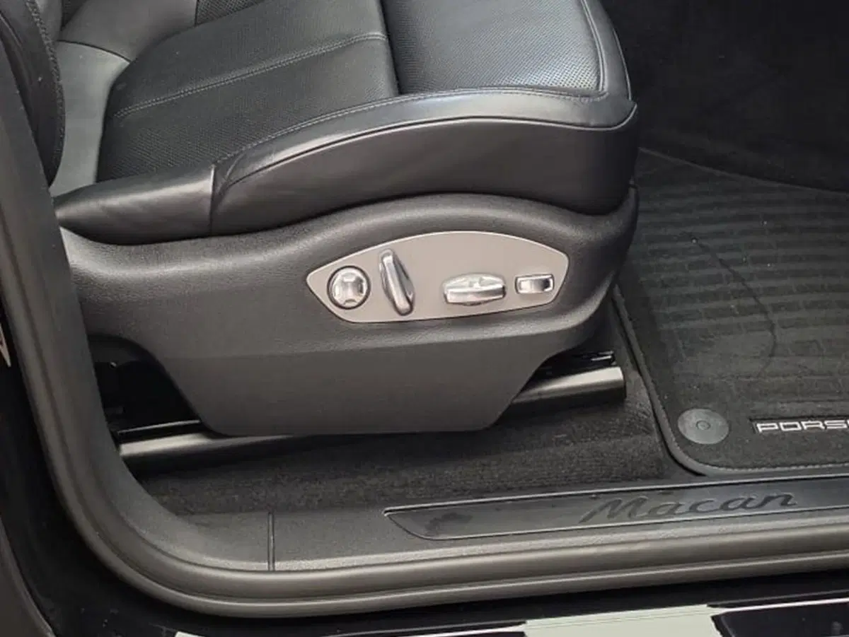Porsche Macan usata a Bari (10)