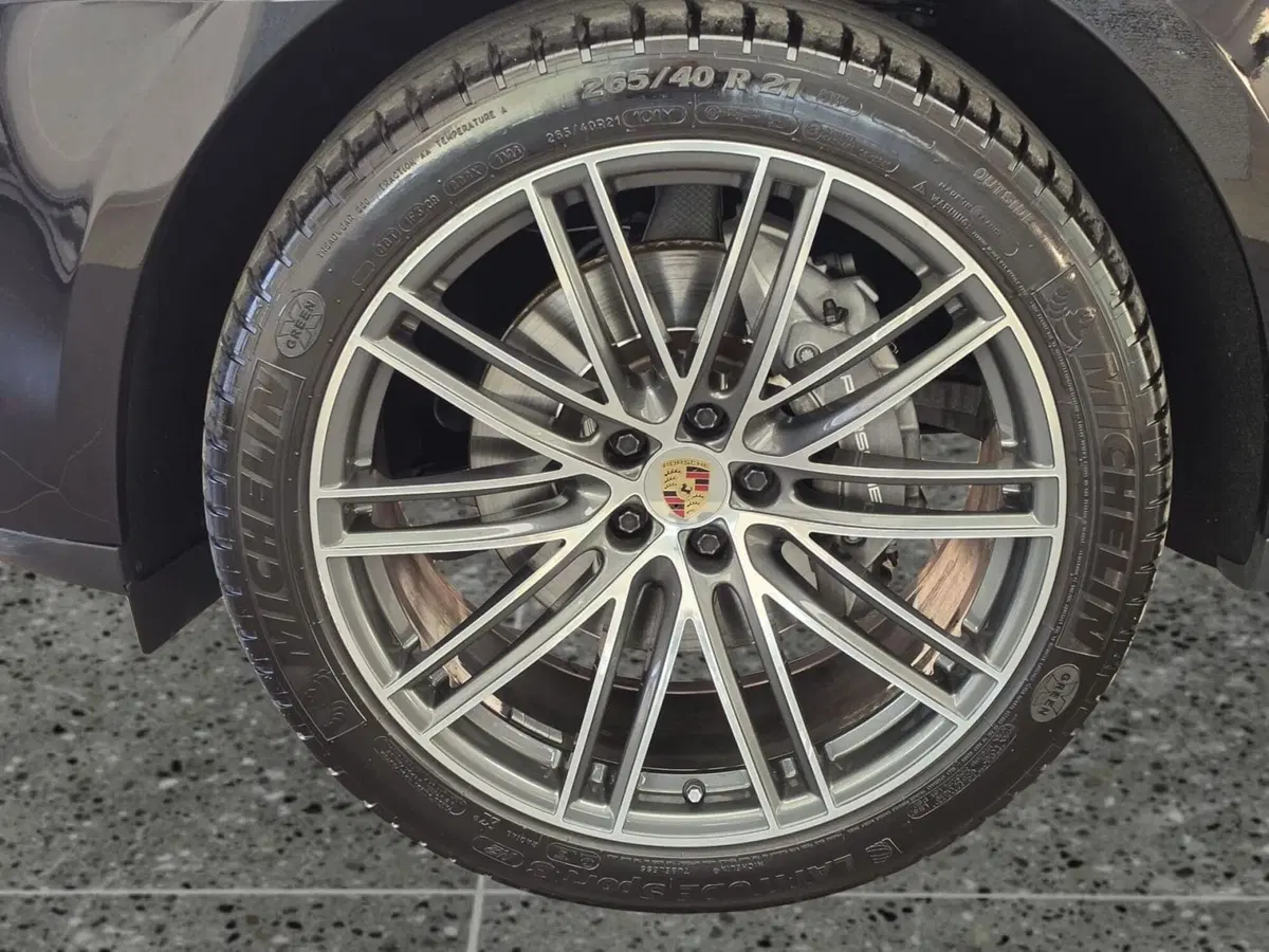 Porsche Macan usata a Bari (12)