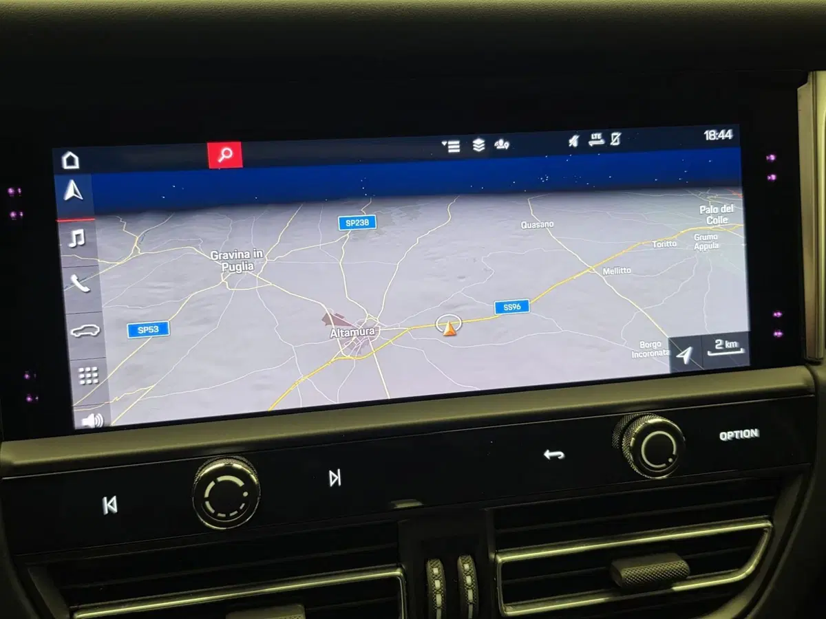 Porsche Macan usata a Bari (15)
