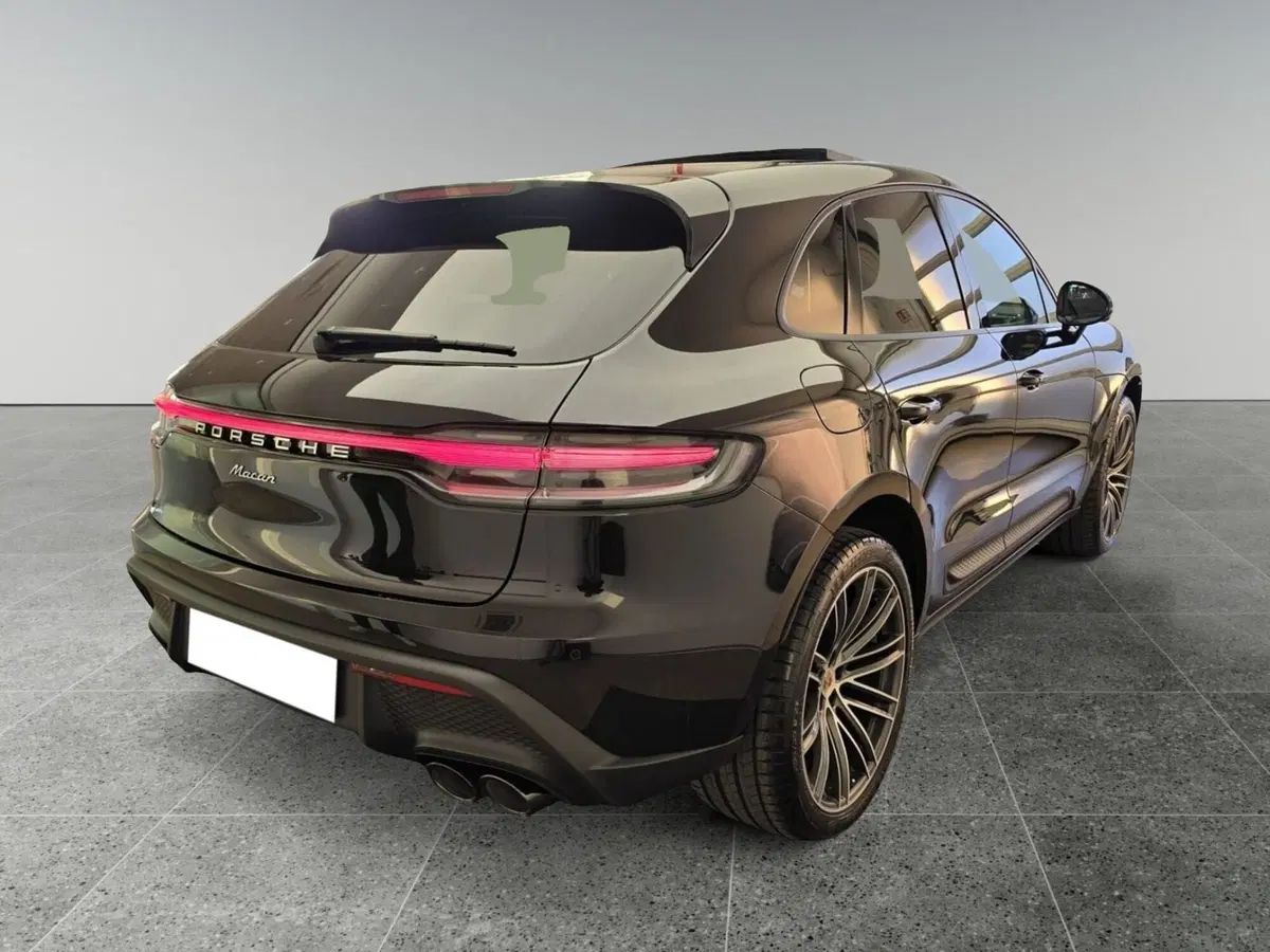 Porsche Macan usata a Bari (17)