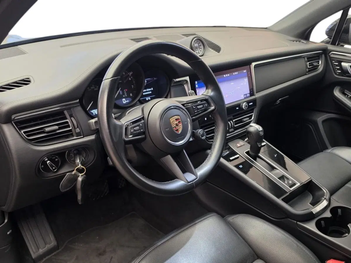 Porsche Macan usata a Bari (3)