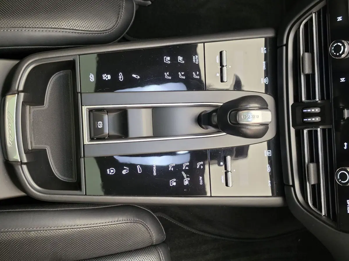 Porsche Macan usata a Bari (6)