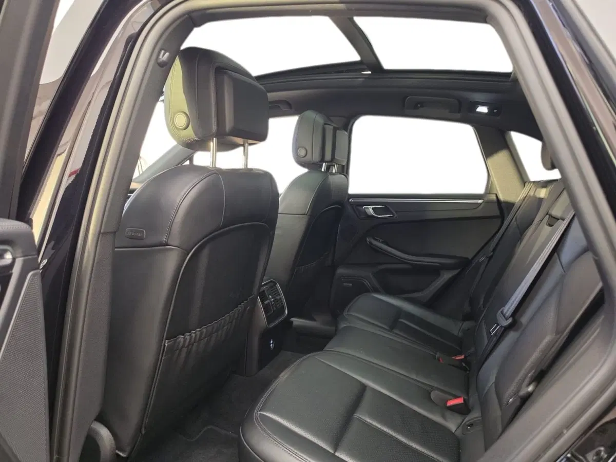 Porsche Macan usata a Bari (8)