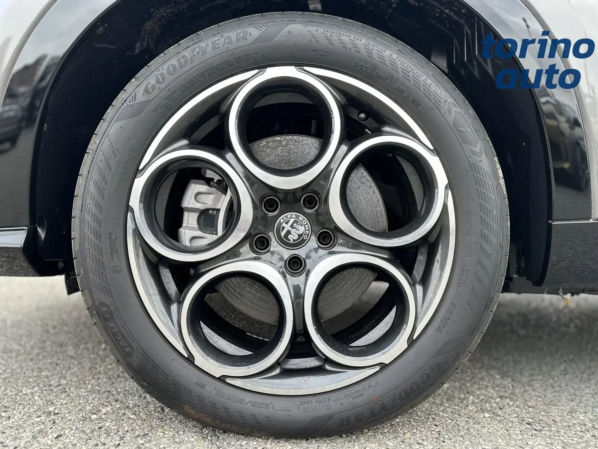 Alfa Romeo Tonale nuova a Torino (9)