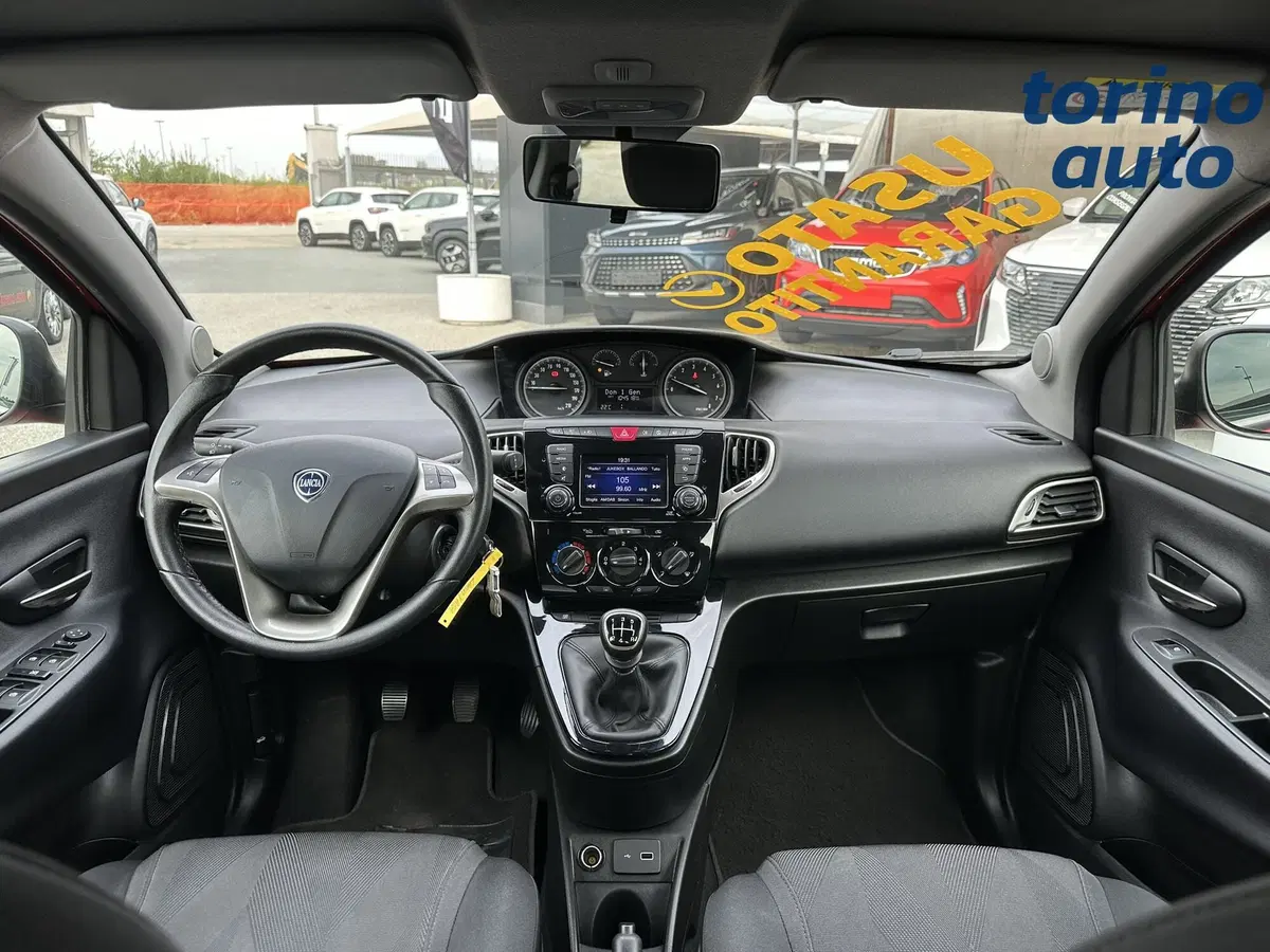 Lancia Ypsilon usata a Torino (12)