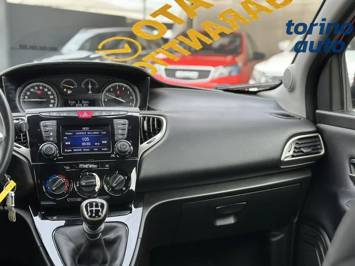 Lancia Ypsilon usata a Torino (13)