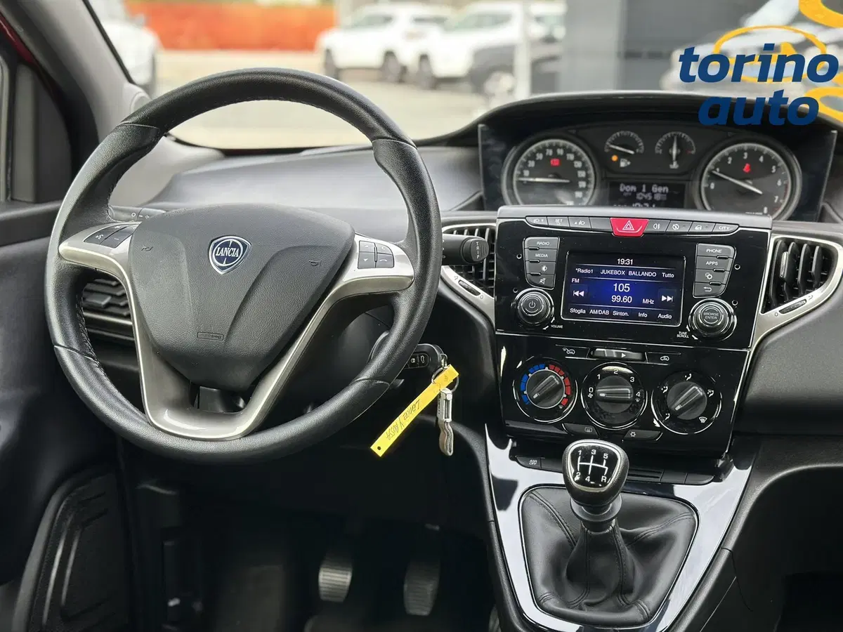 Lancia Ypsilon usata a Torino (14)