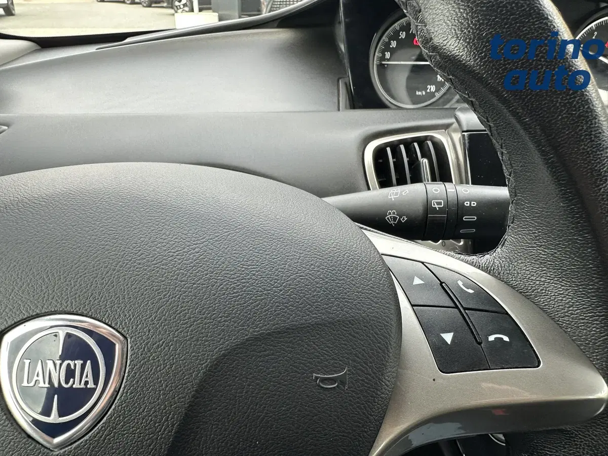 Lancia Ypsilon usata a Torino (17)