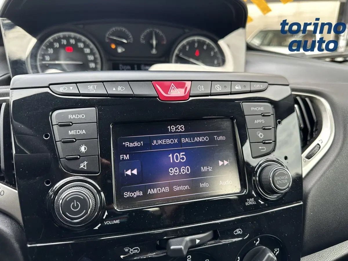 Lancia Ypsilon usata a Torino (19)