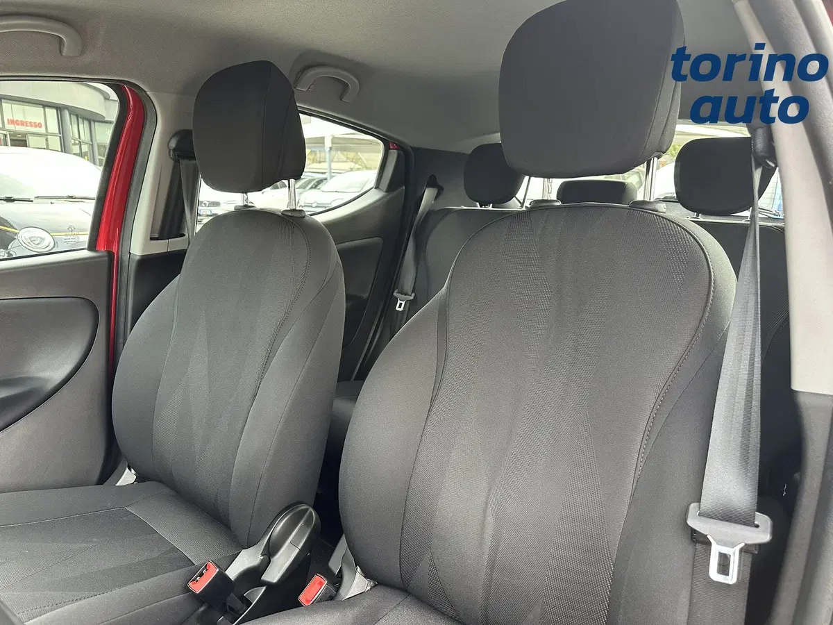 Lancia Ypsilon usata a Torino (9)