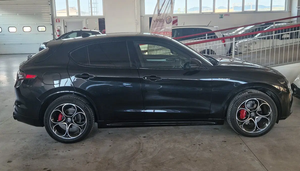 Alfa Romeo Stelvio usata a Terni (6)