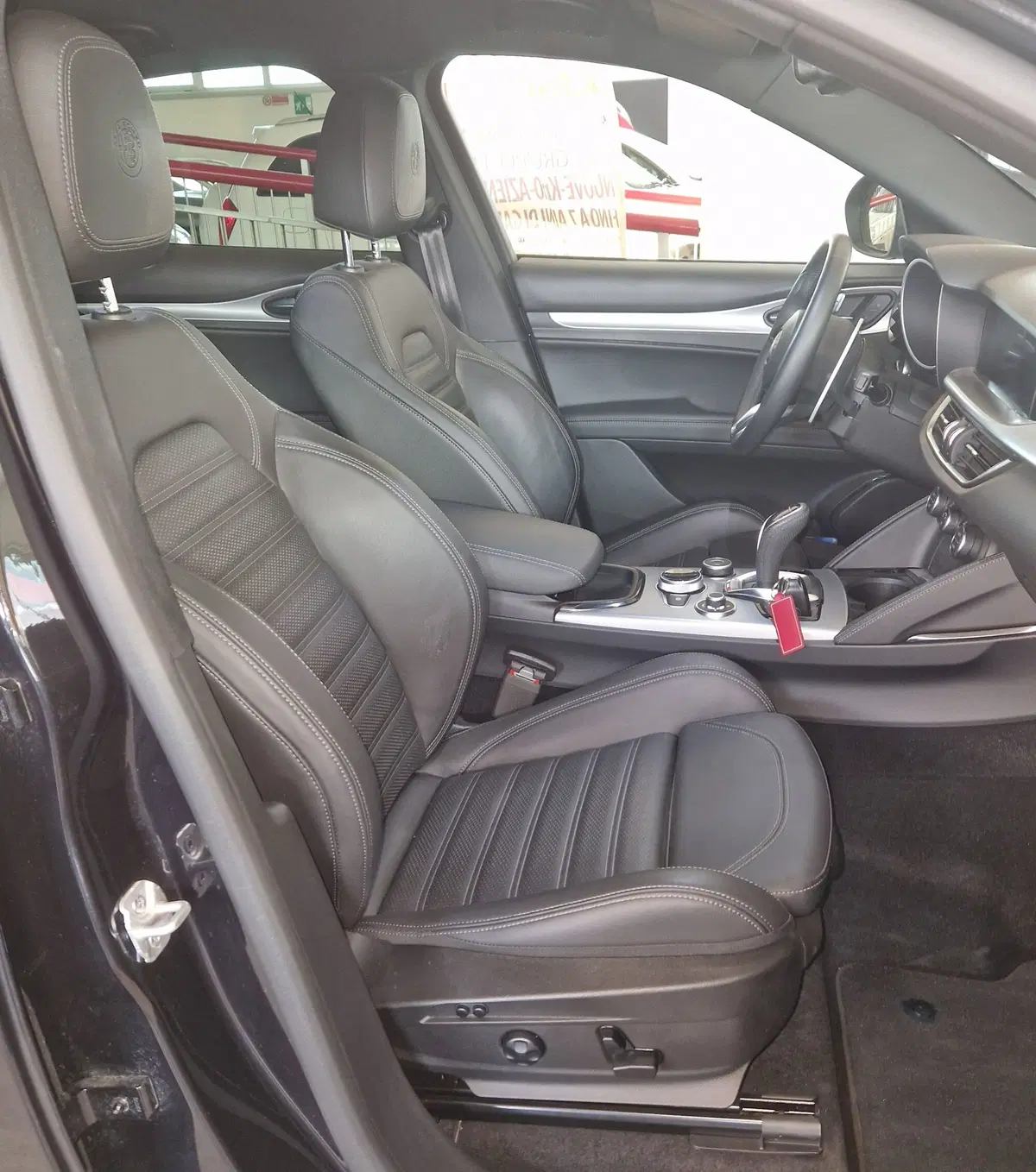 Alfa Romeo Stelvio usata a Terni (8)