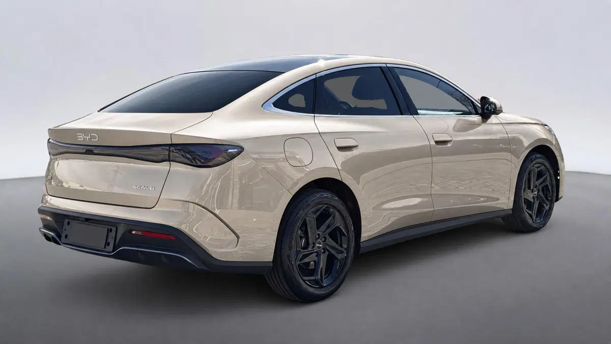 Byd Seal 6 DM-i nuova a Bologna (4)