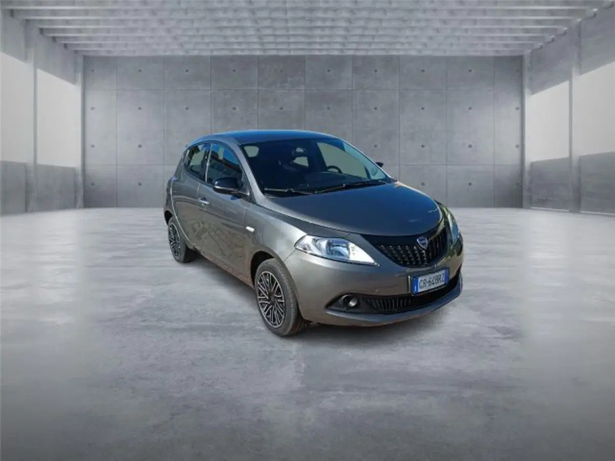 Lancia Ypsilon usata a Bari