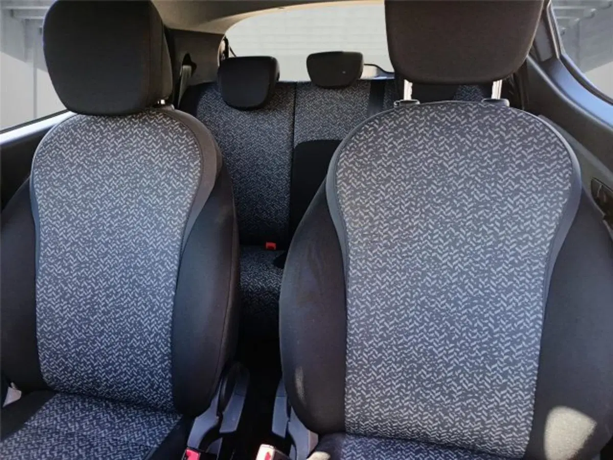 Lancia Ypsilon usata a Bari (16)