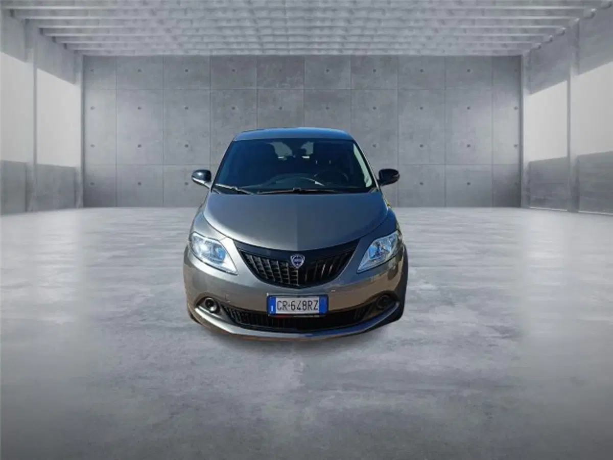 Lancia Ypsilon usata a Bari (2)