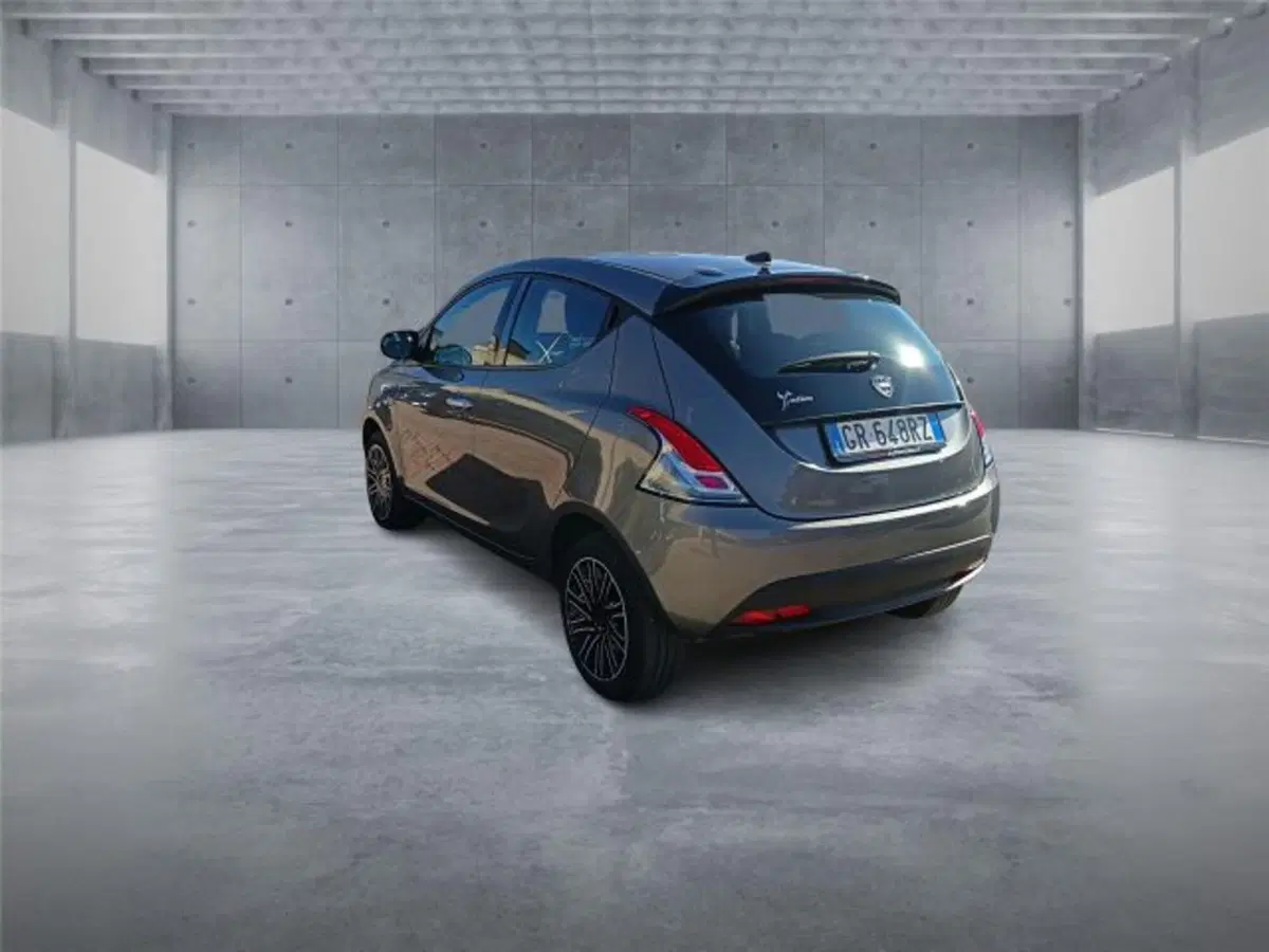 Lancia Ypsilon usata a Bari (4)