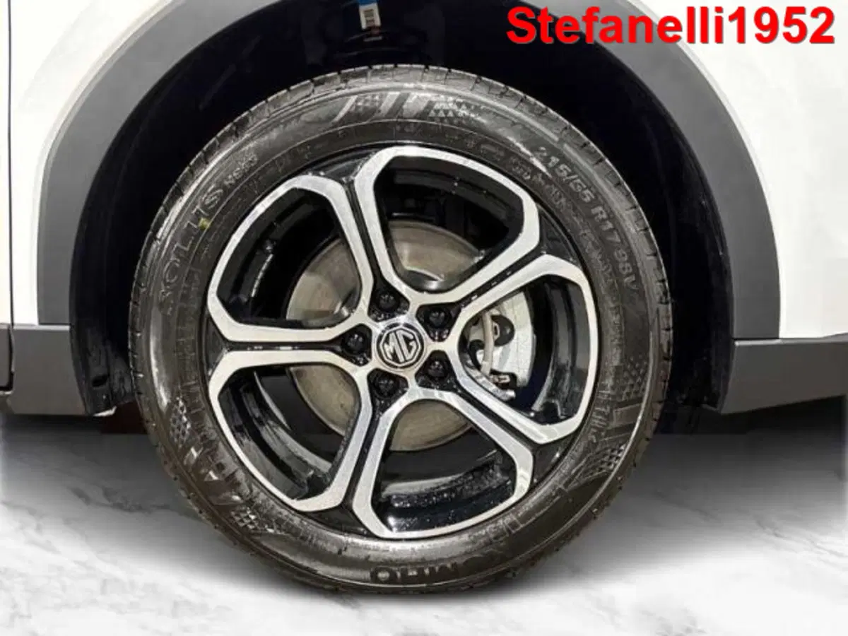 Mg ZS EV nuova a Bologna (8)