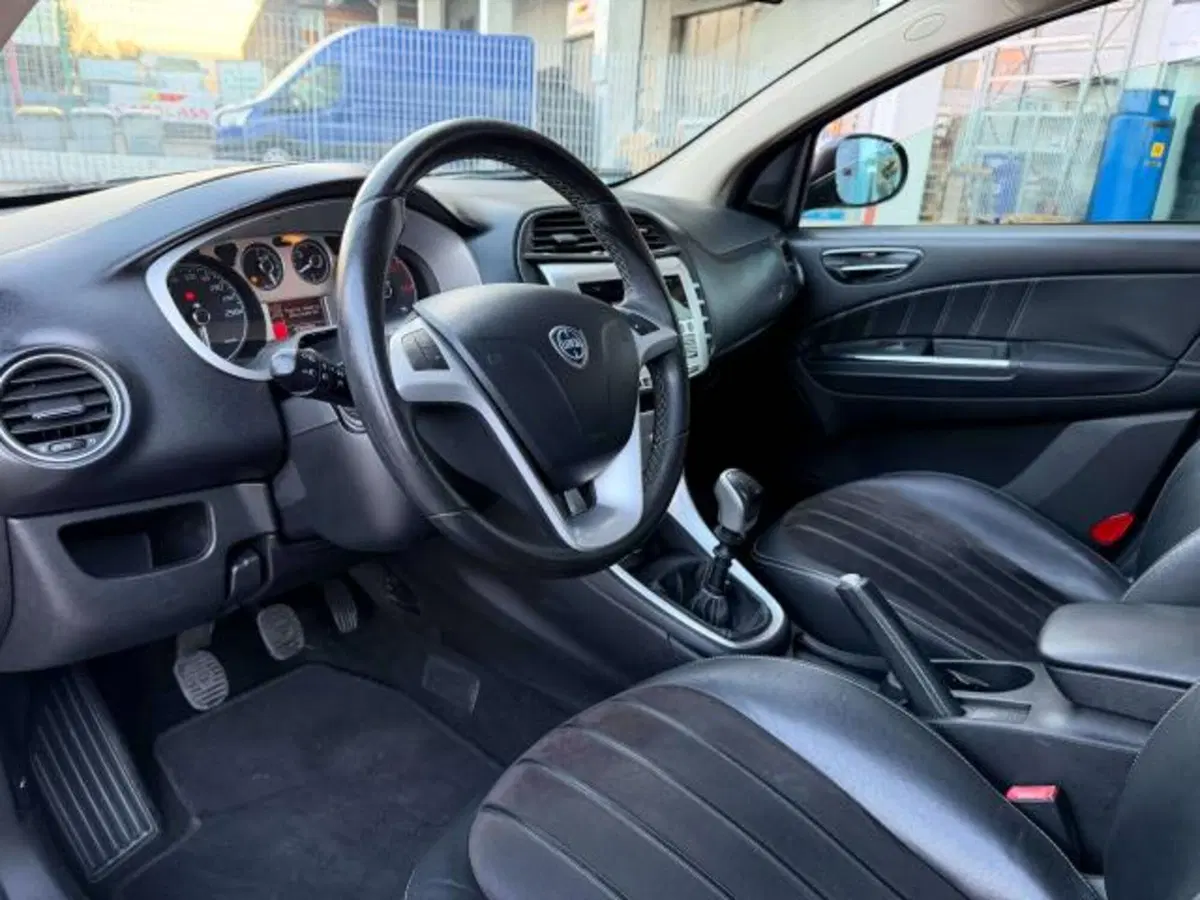 Lancia Delta usata a Savona (10)