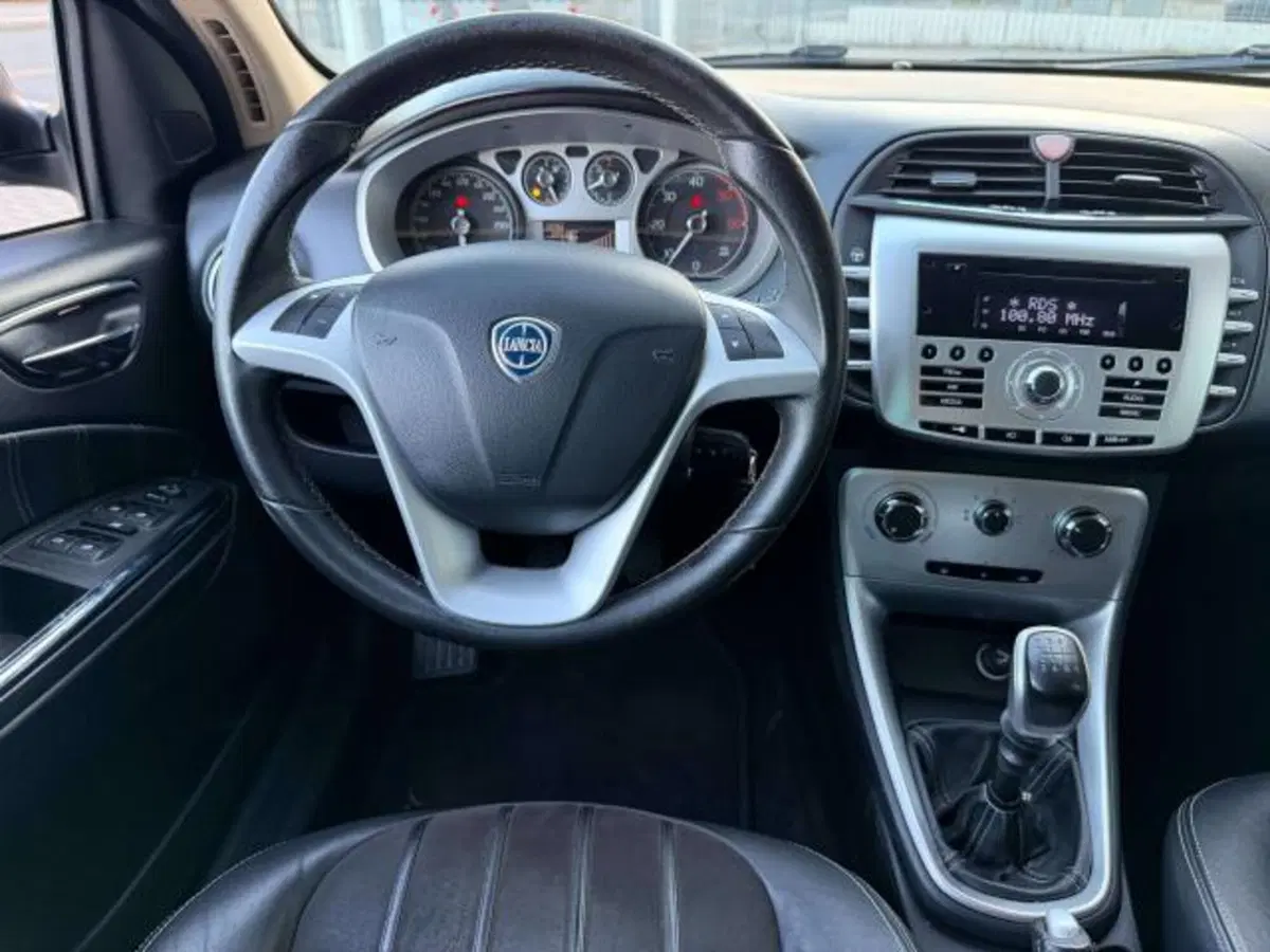 Lancia Delta usata a Savona (11)