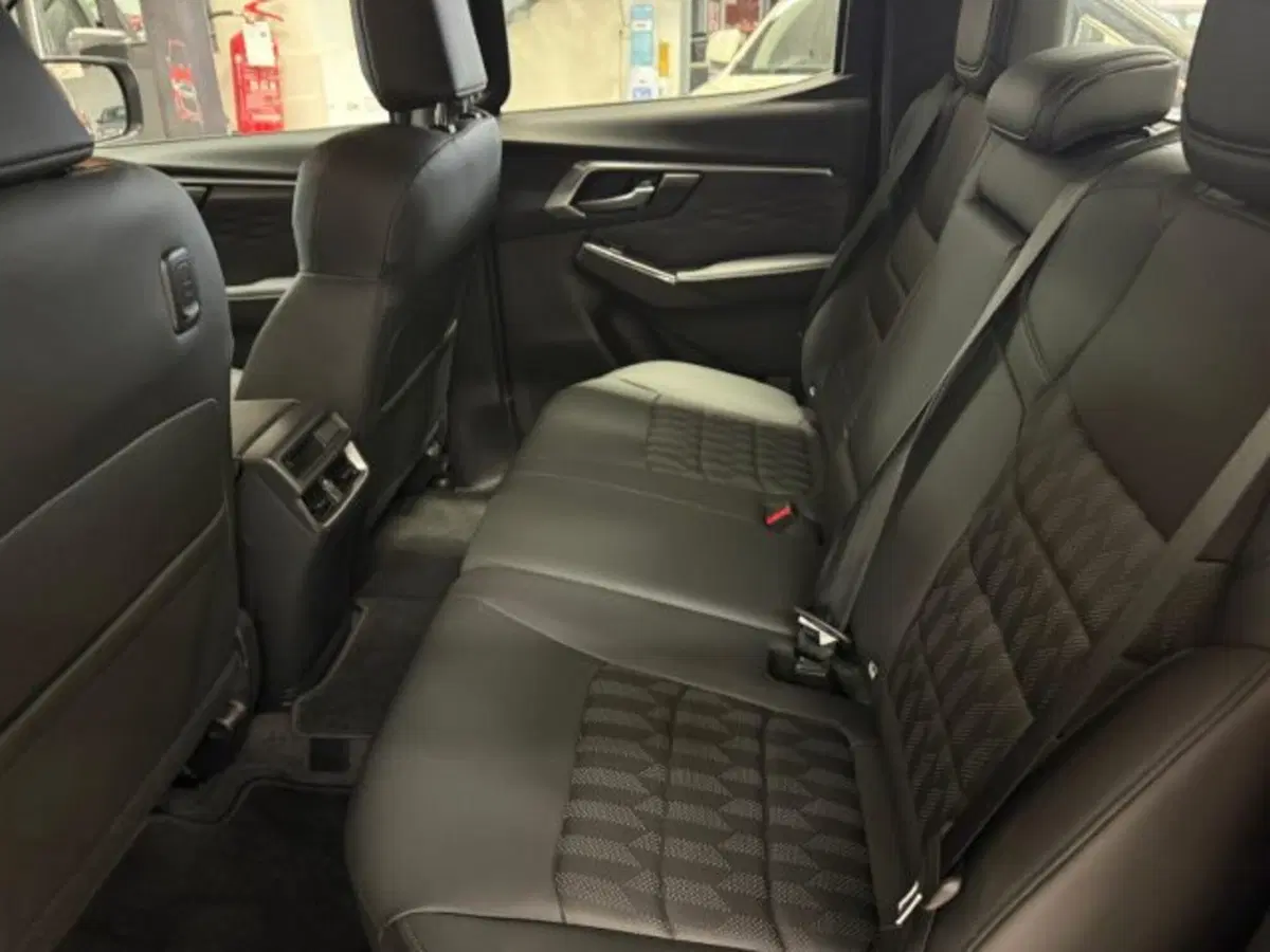 Isuzu D-Max Pick-up usata a Siena (12)