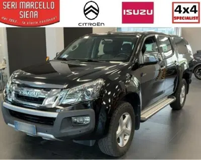 Isuzu D-Max Pick-up 2.5 Crew Cab Solar Special 4WD del 2015 usata a Siena