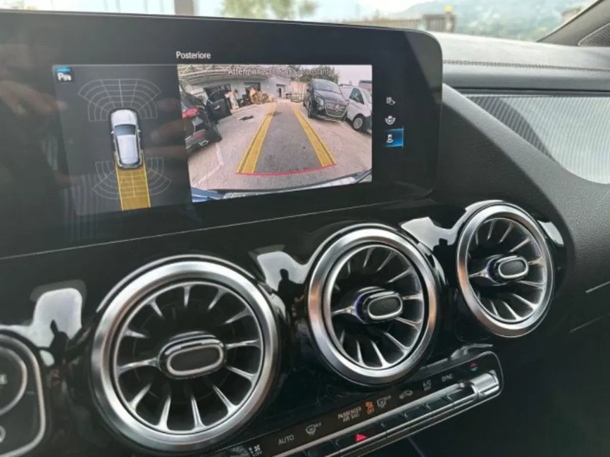 Mercedes-Benz GLA SUV usata a Avellino (14)