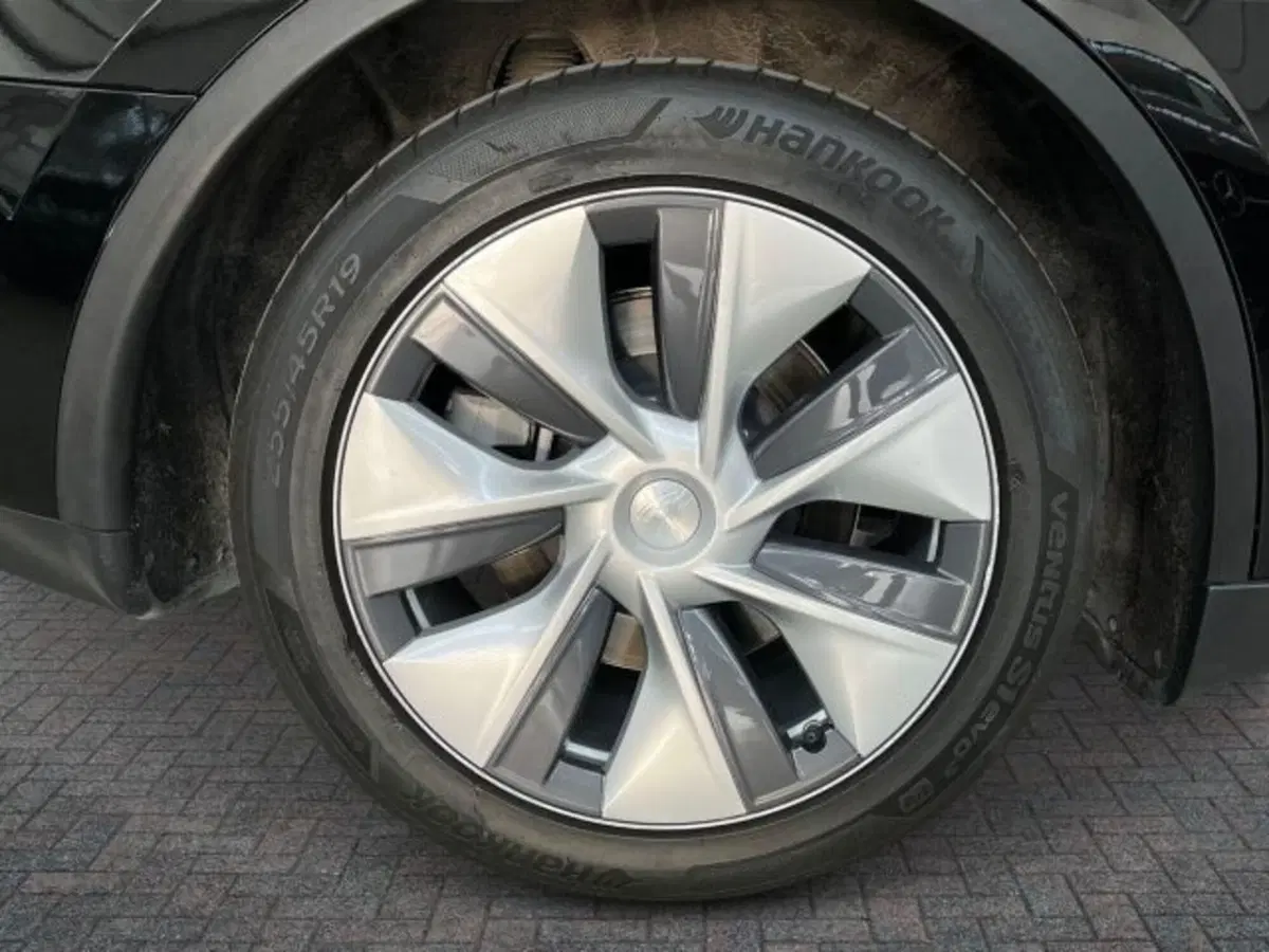 Tesla Model Y usata a Verona (7)