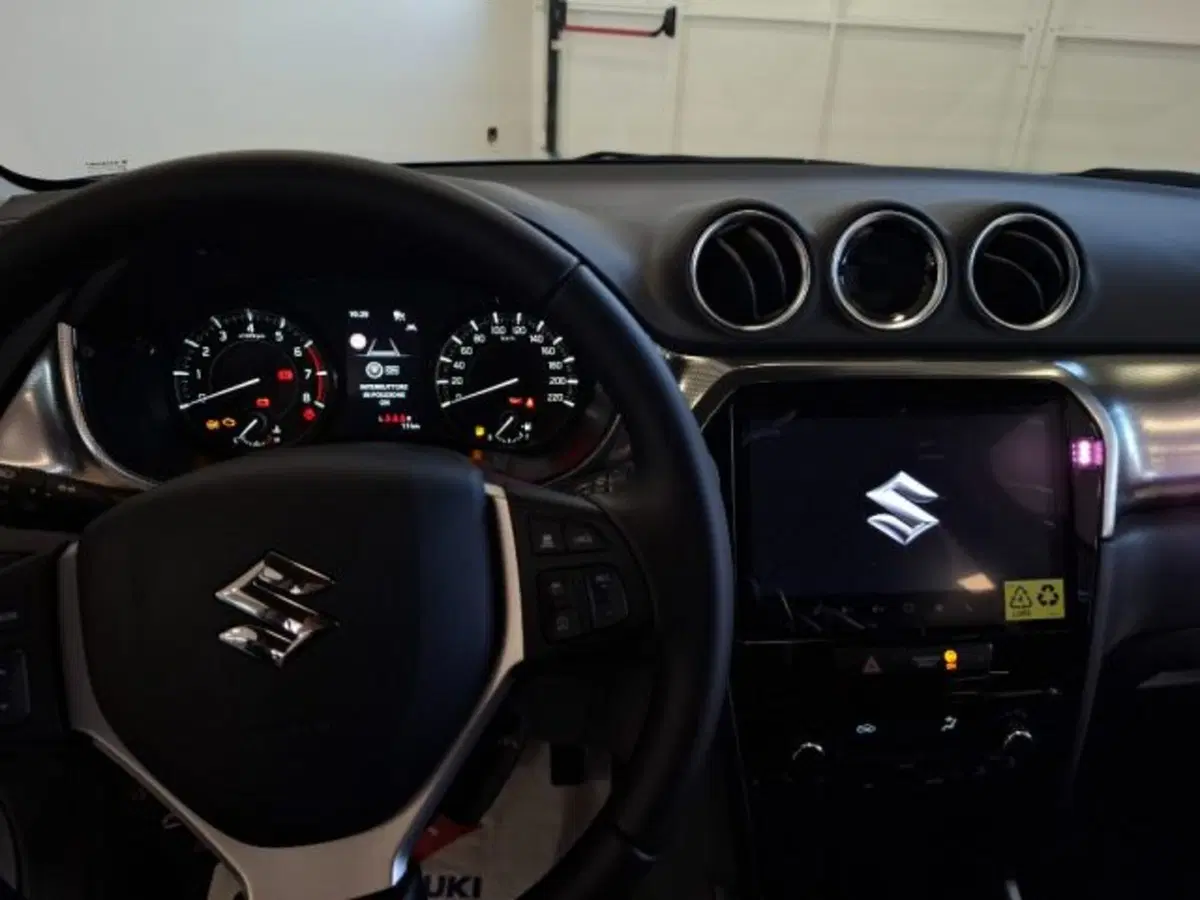 Suzuki Vitara nuova a Reggio Emilia (10)