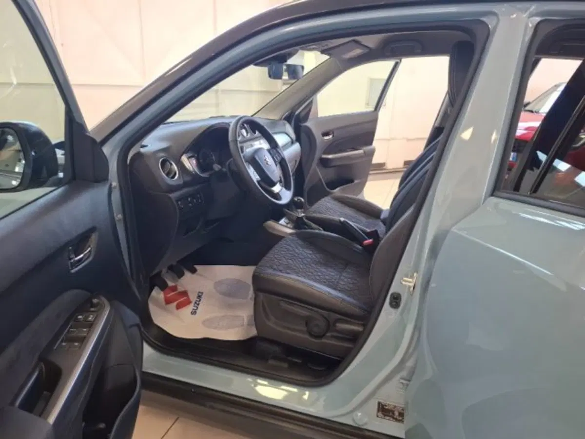 Suzuki Vitara nuova a Reggio Emilia (9)