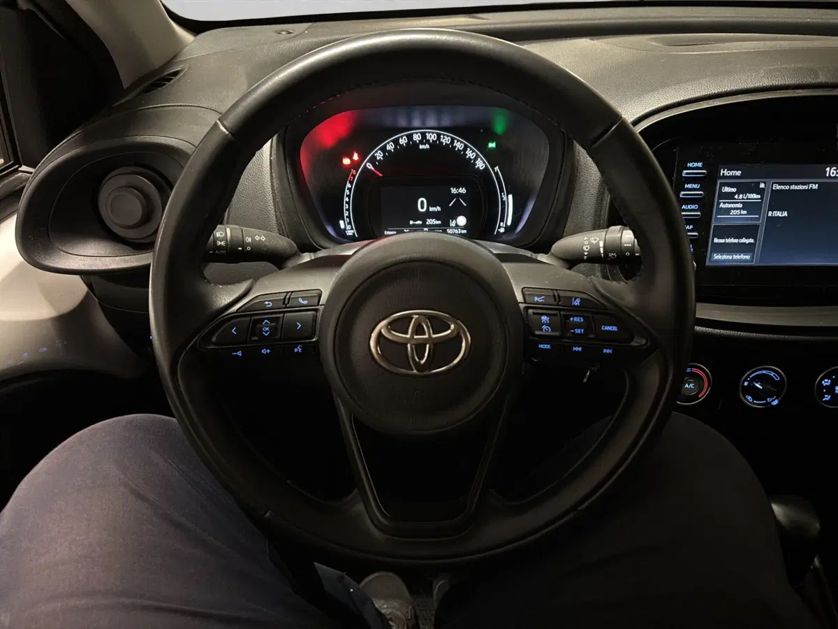 Toyota Aygo X usata a Genova (14)