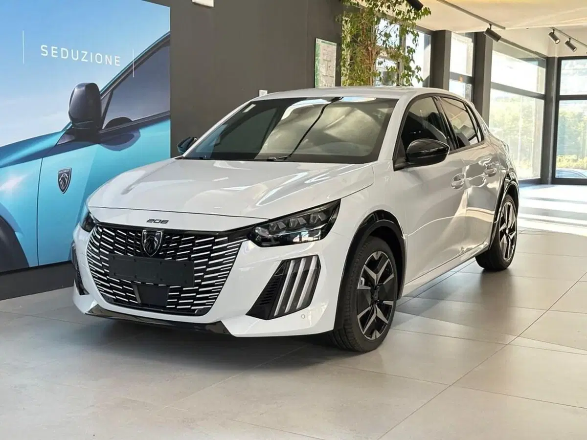 Peugeot 208 nuova a Sondrio