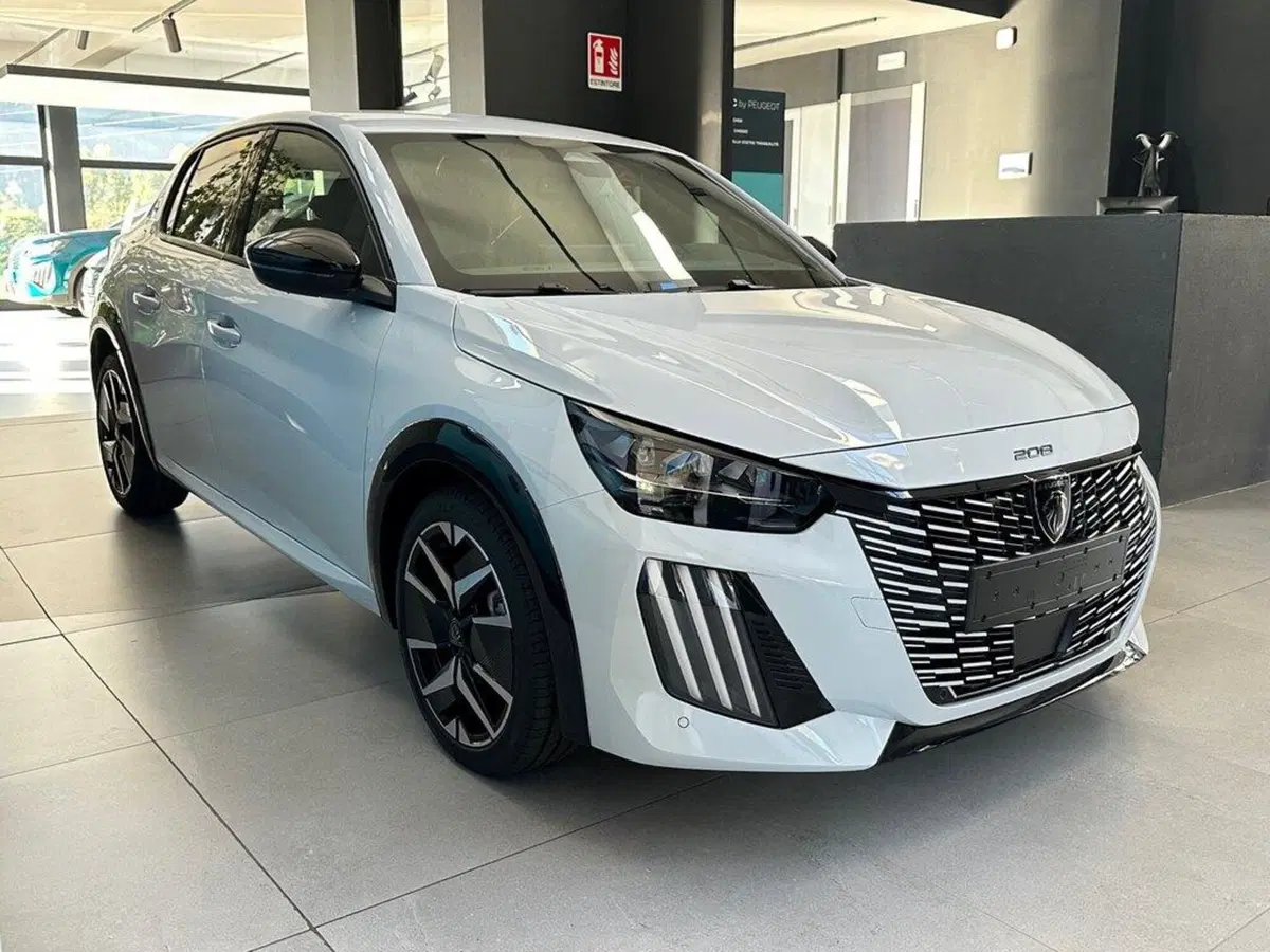Peugeot 208 nuova a Sondrio (6)