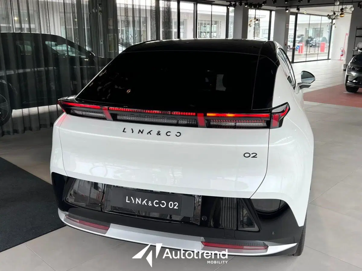 Lynk & Co 02 nuova a Bari (2)