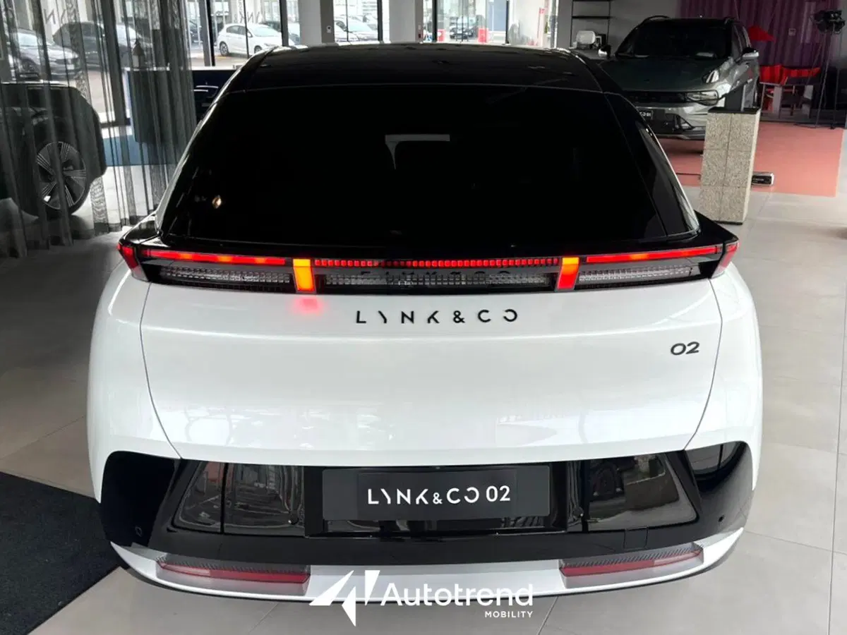 Lynk & Co 02 nuova a Bari (4)