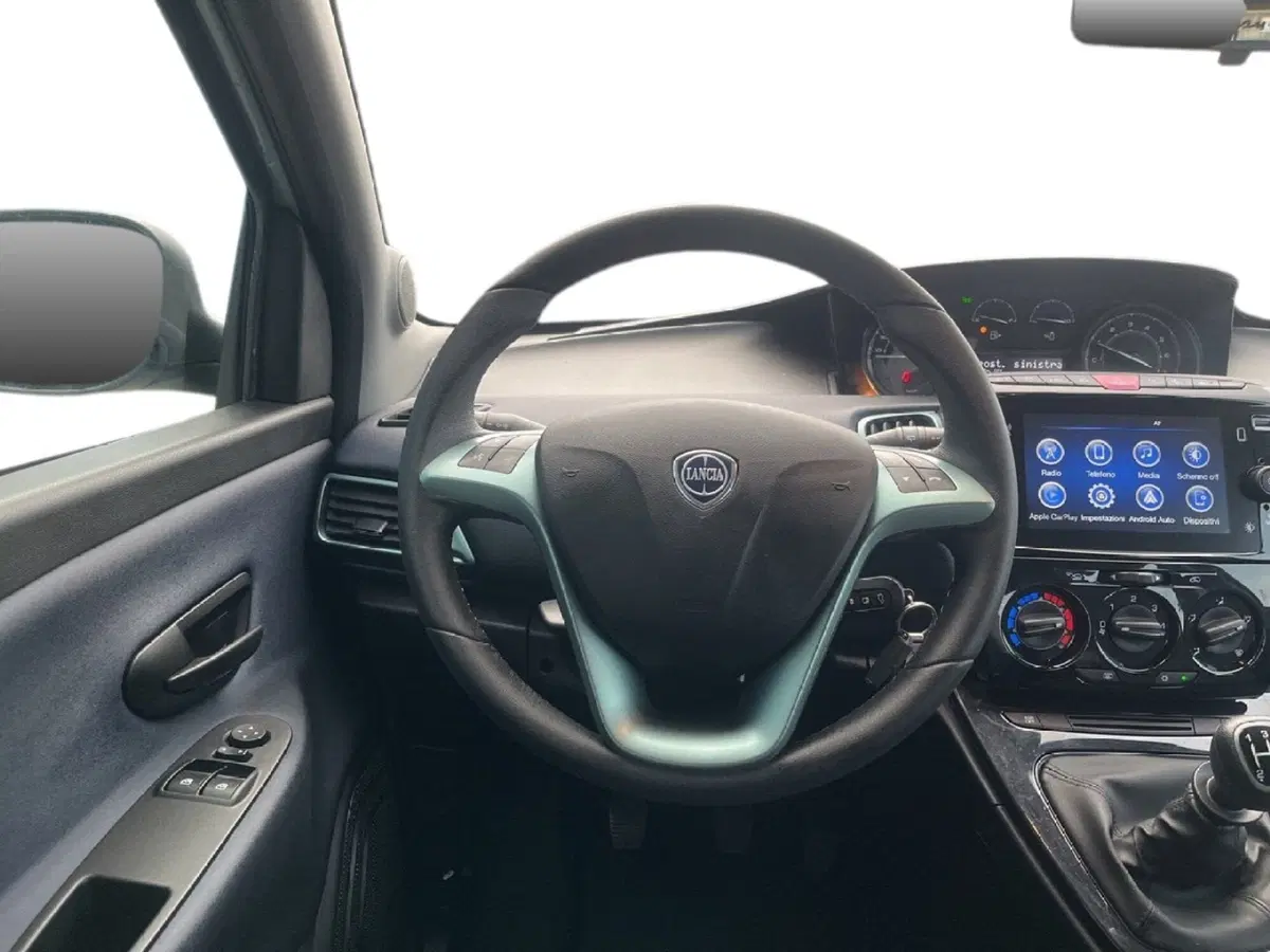 Lancia Ypsilon usata a Torino (10)