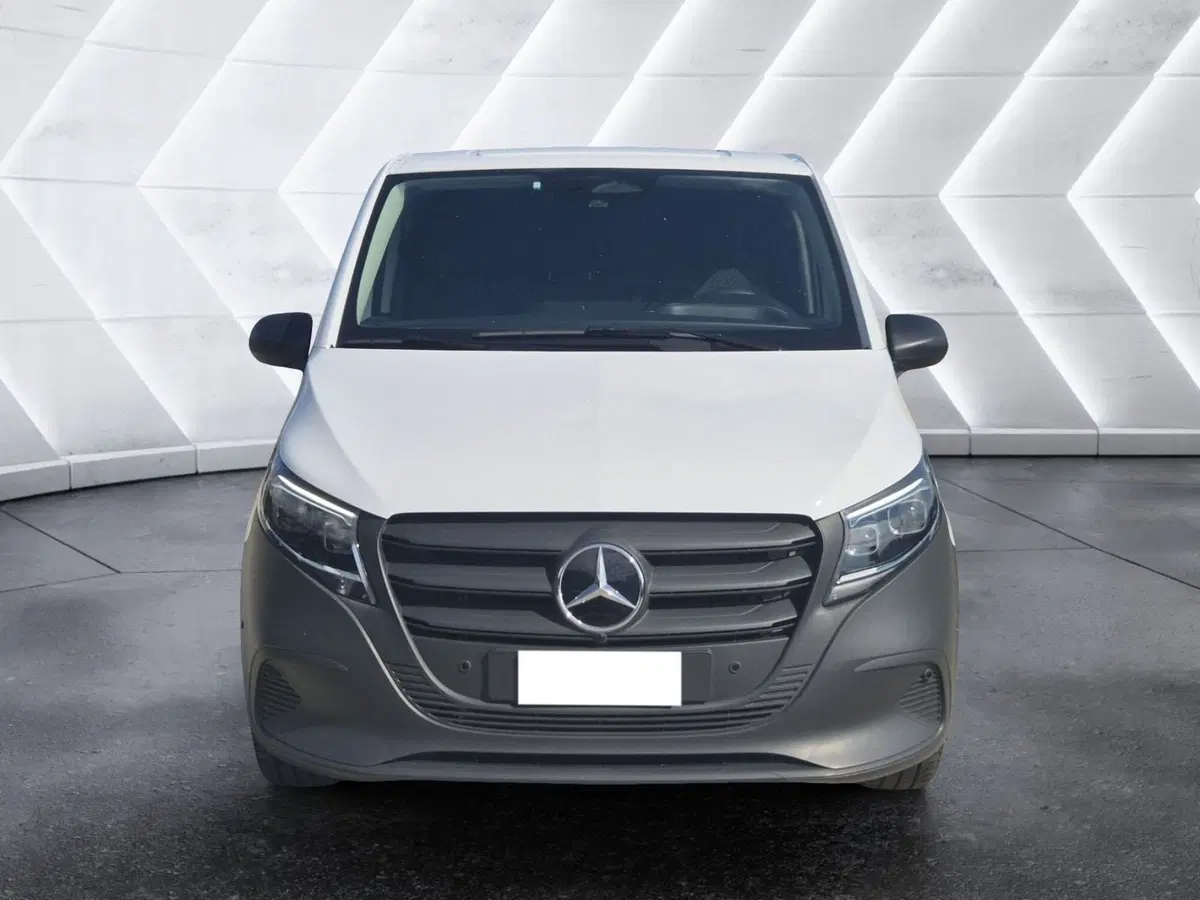 Compact Cv Format Vendo Mercedes-Benz Vito furgone 114 cdi compact Pro 9G-tronic usata a ...