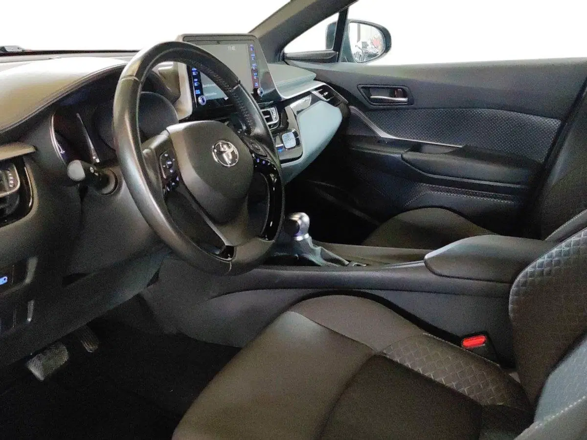 Toyota Toyota C-HR usata a Milano (8)